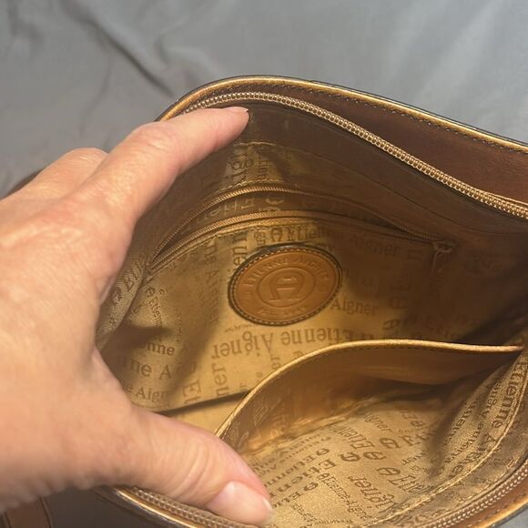 Etienne Aigner Vintage Shoulder Bag, tan leather, charm - Picture 9 of 11